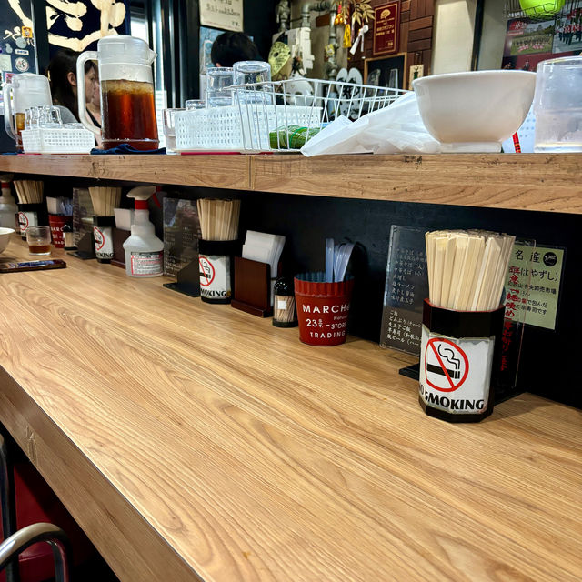 【大阪・難波】真っ黒なのにアッサリしている大阪ブラック「麺屋 丈六 なんば店」