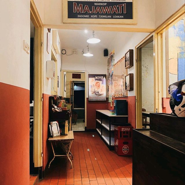 LEGION COFFEESHOP | VERY NOSTALGIC AND AESTHETIC