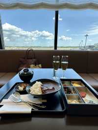 Lounge อลังการ ญี่ปุ่นสไตล์ และมีดีที่แกงกะหรี่ 🍛