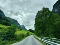 隱身在松恩峽灣(Sognefjorden)深處的挪威迷你小村落Undredal