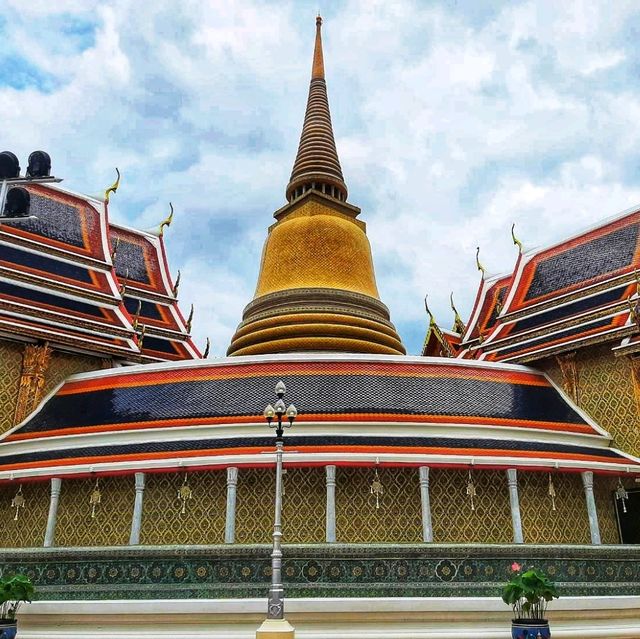 ชมศิลปะไทยผสมตะวันตก ณ วัดราชบพิธฯ