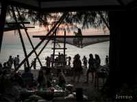 รีวิว Cave Beach Club 