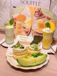 🍈Melon time~ @PHI Coffee & Pancake