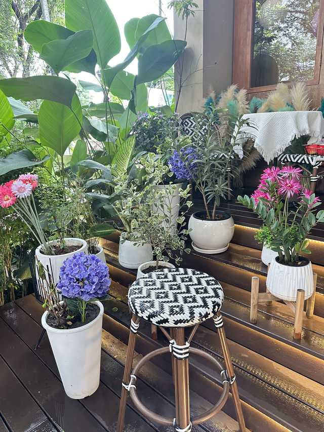 📍So Into cafe & eatery คาเฟ่สวยงามฟีลเทพนิยาย