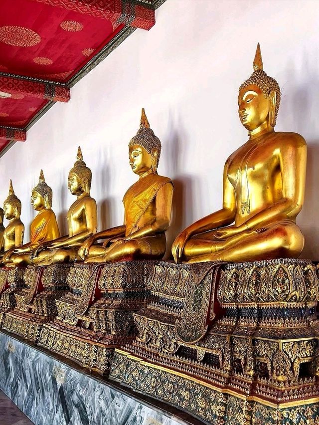 A exploration to Wat Pho, temple of the Reclining Buddha!