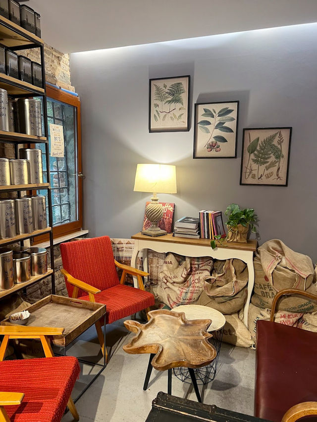 Rustic chic cafe 