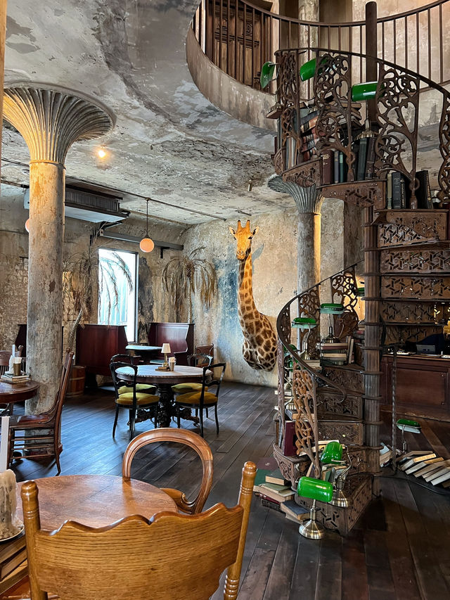 Bangkok's most instagrammable antique hotel