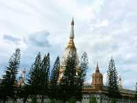 พระมหาเจดีย์ศรีชัยมงคล ผาน้ำย้อย