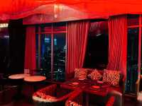 ดื่มด่ำกับวิวสวยๆ ของกรุงเทพ ที่ Blue District Bar
