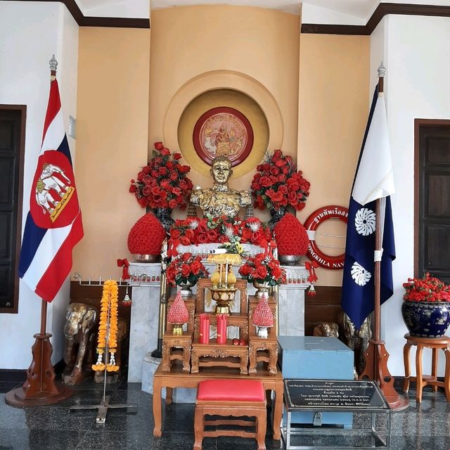 สักการะกรมหลวงชุมพรเขตรอุดมศักดิ์