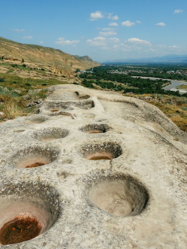 岩を掘り抜いて作られた古代都市！ウプリツィヘ🇬🇪🪨