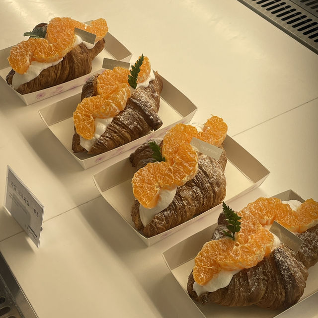 넓은 야외공간이 있는 신상카페☕️🥯