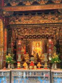 ขอพรแบบปังๆ ที่วัดหลงซาน | Longshan Temple