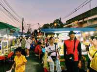 泰國董里當地著名的本地人夜市景點:Center Point Market，物美價廉，環境衛生乾淨