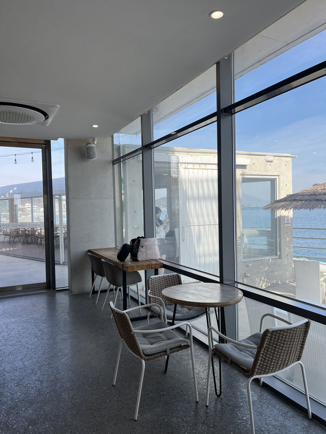 야외 오션뷰 테라스가 있는 경주 대형 베이커리 카페