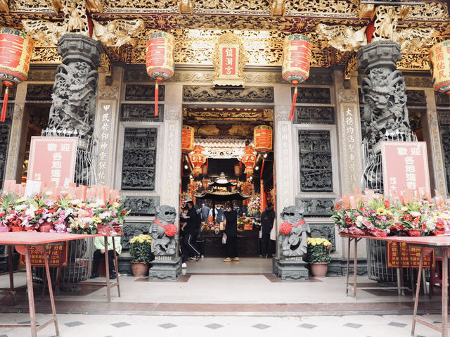 週末必朝聖！大甲鎮瀾宮香火鼎盛，千人齊聚祈求媽祖保佑