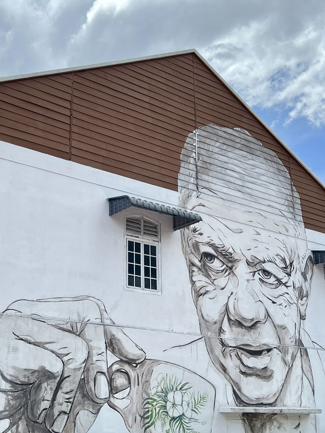 怡保（Ipoh）是馬來西亞霹靂州（Perak）的首府，也是該國第四大城市。這座城市以其錫礦開採歷史、美食、英殖民建築與自然景觀聞名。