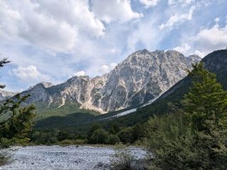 저주받은 산에서 발보나 마을까지 트레킹.