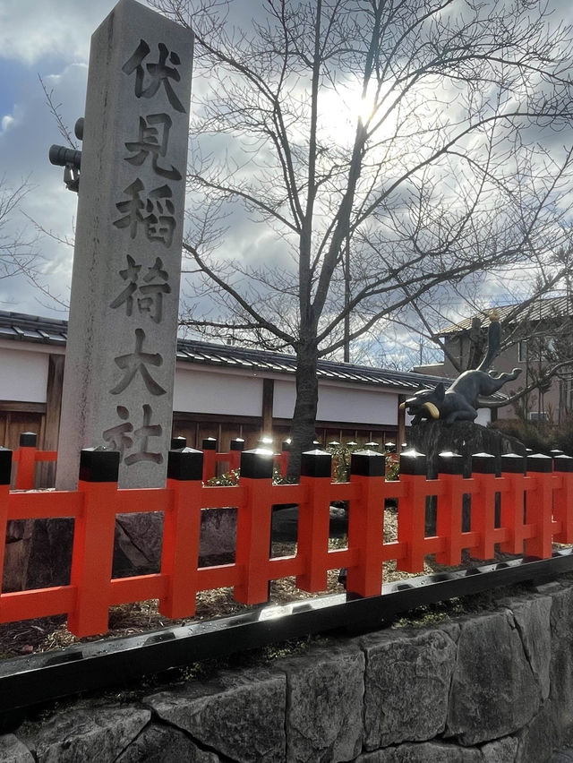 ⛩️穿越千本鳥居⛩️，探索伏見稻荷大社的神秘魅力🦊