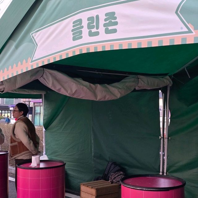벚꽃 축제 중인 김천 연화지