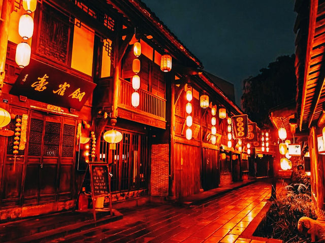 🇨🇳:成都 まるで映画の世界！赤提灯が揺れるレトロな街歩き体験🏮✨