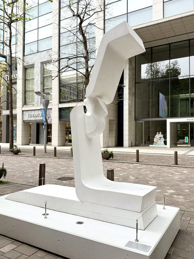 Spring Stroll on Marunouchi Naka-Dori Ave