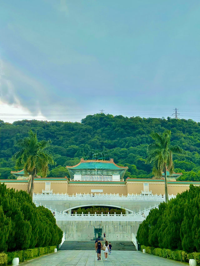 Scrolls, Jade, and Stillness: A Quiet Power at the National Palace Museum