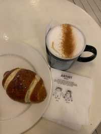 🇰🇷A must Visit Cafe for their Salt Bread🇰🇷Seoul💙