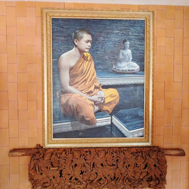 พระพุทธรูปองค์ดำและหลวงพ่อหยกขาว วัดผาสุกมณีจักร
