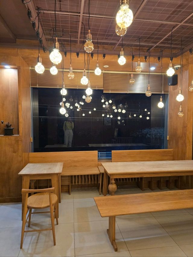 봄날의 테라스 즐기기좋은 부산 낭만카페💛