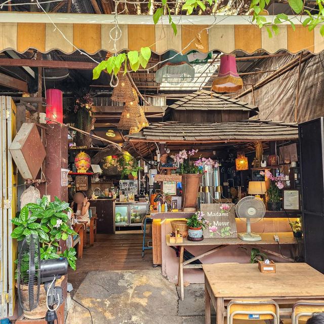 Madame musur bar & restaurant