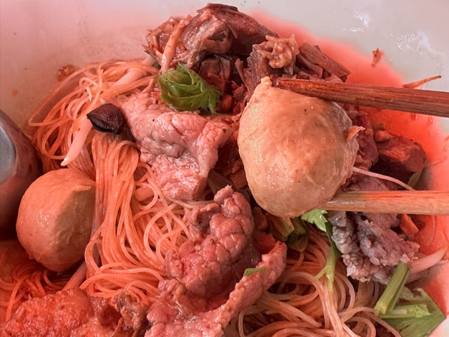 ก๋วยเตี๋ยวเนื้อนายดำ – ตำนานกว่า 40 ปี