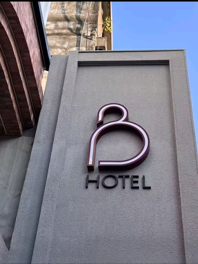 “Urban Pulse: B Hotel’s Chic Stay in the Heart of Petaling Street”