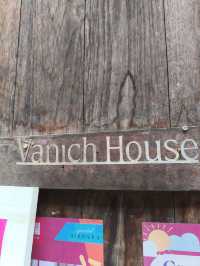 曼谷｜ 偶遇 Vanich House 大學生手作市集，現場氣氛好到不想離開💕