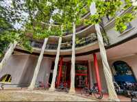 日內瓦 | 瑞士版的高第建築---藍色精靈小屋 Les Schtroumpfs