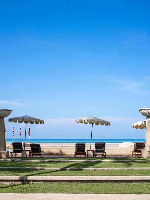 Apsara Beachfront Resort & Villa