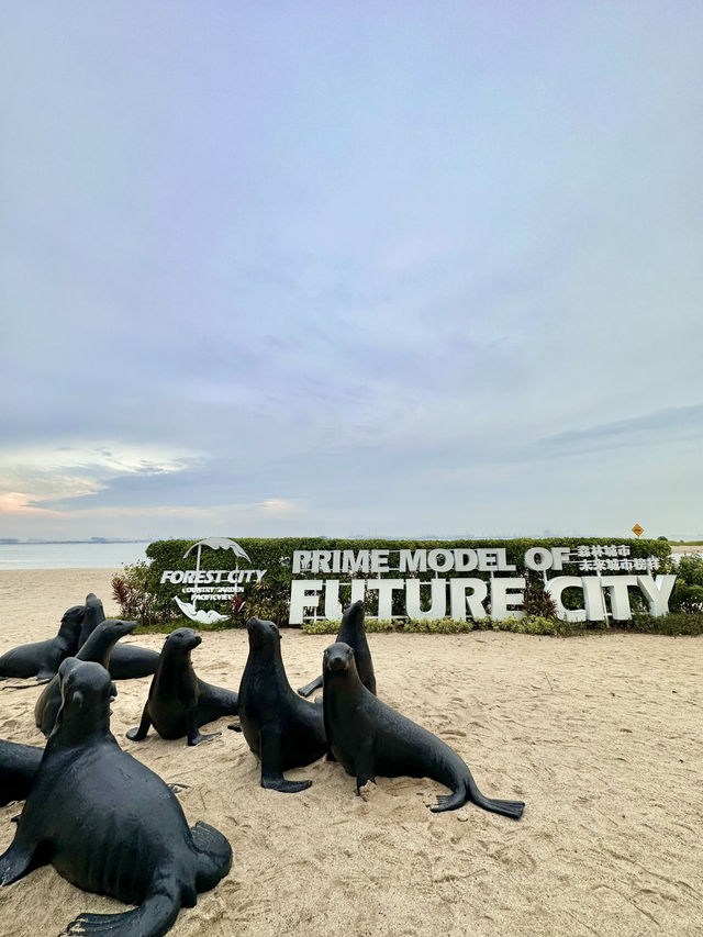 Golden Hour at Forest City—An Evening Walk Between Sea and Skyline 