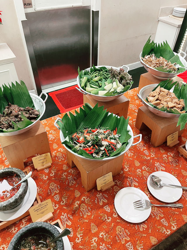 Culinary Delight: Unmissable Breakfast Buffet at Cafe De Palm