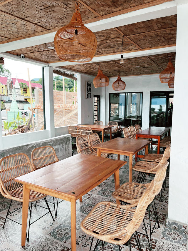 Unwind at Janji Maria Coffee & Resto: Cliffside Dining with Lake Toba Views