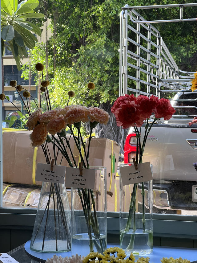☕️ Flowers in the Mist Cafe (ปากคลองตลาด)
