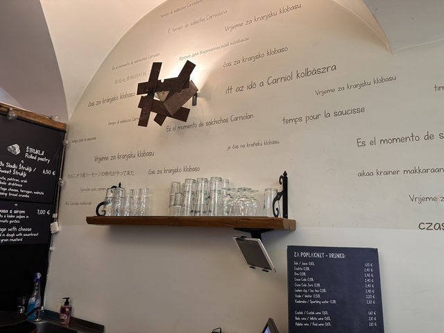 🌍【リュブリャナ名物の軽食店 🇸🇮】KLOBASARNA