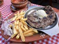 【Zavičaj Balkanska｜ベオグラードで本格セルビア料理を味わう】 地元でも人気のレストラン。