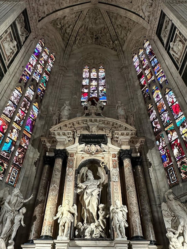 ⛪ “Stone That Reaches Sky: A Morning at Milan Cathedral”