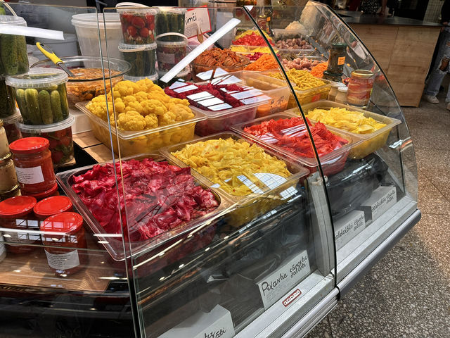 【リガ中央市場｜バルト最大級のマーケットで食と活気を体感】 ラトビア・リガで味わう、にぎやかな地元の魅力