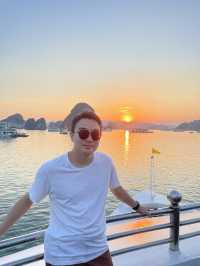 下龍灣郵輪：海上詩篇，光影讚歌