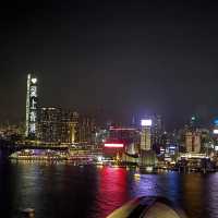 萬麗海景酒店-房間設計精緻，落地窗可以俯瞰壯麗香港海景