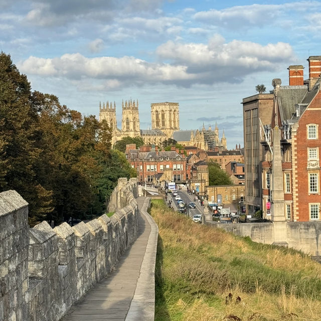York Day Trip: The "Ghost Shop" Queue Was Insane! 👻🏰