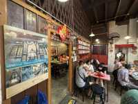 Moh Teng Pheow Nyonya Koay: A Nostalgic Kuih Haven Where Tradition Tastes Sweet! 🍡🏮