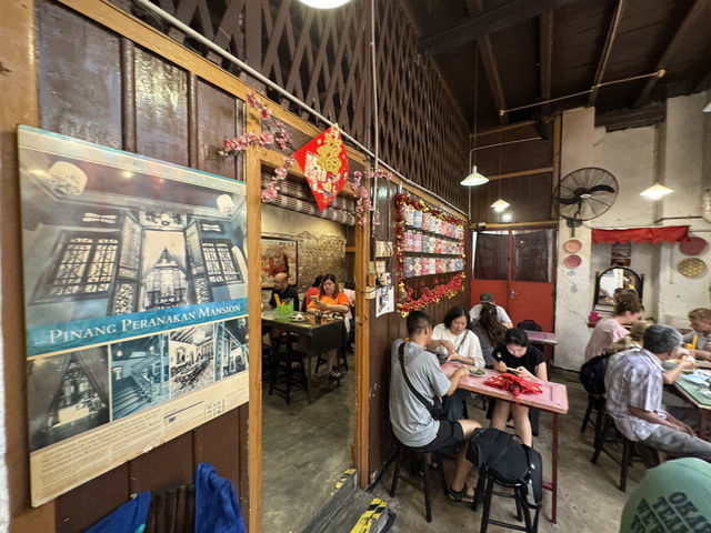 Moh Teng Pheow Nyonya Koay: A Nostalgic Kuih Haven Where Tradition Tastes Sweet! 🍡🏮