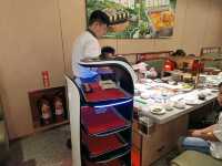 海底撈台中遠百店，美食與服務的極致饗宴。
